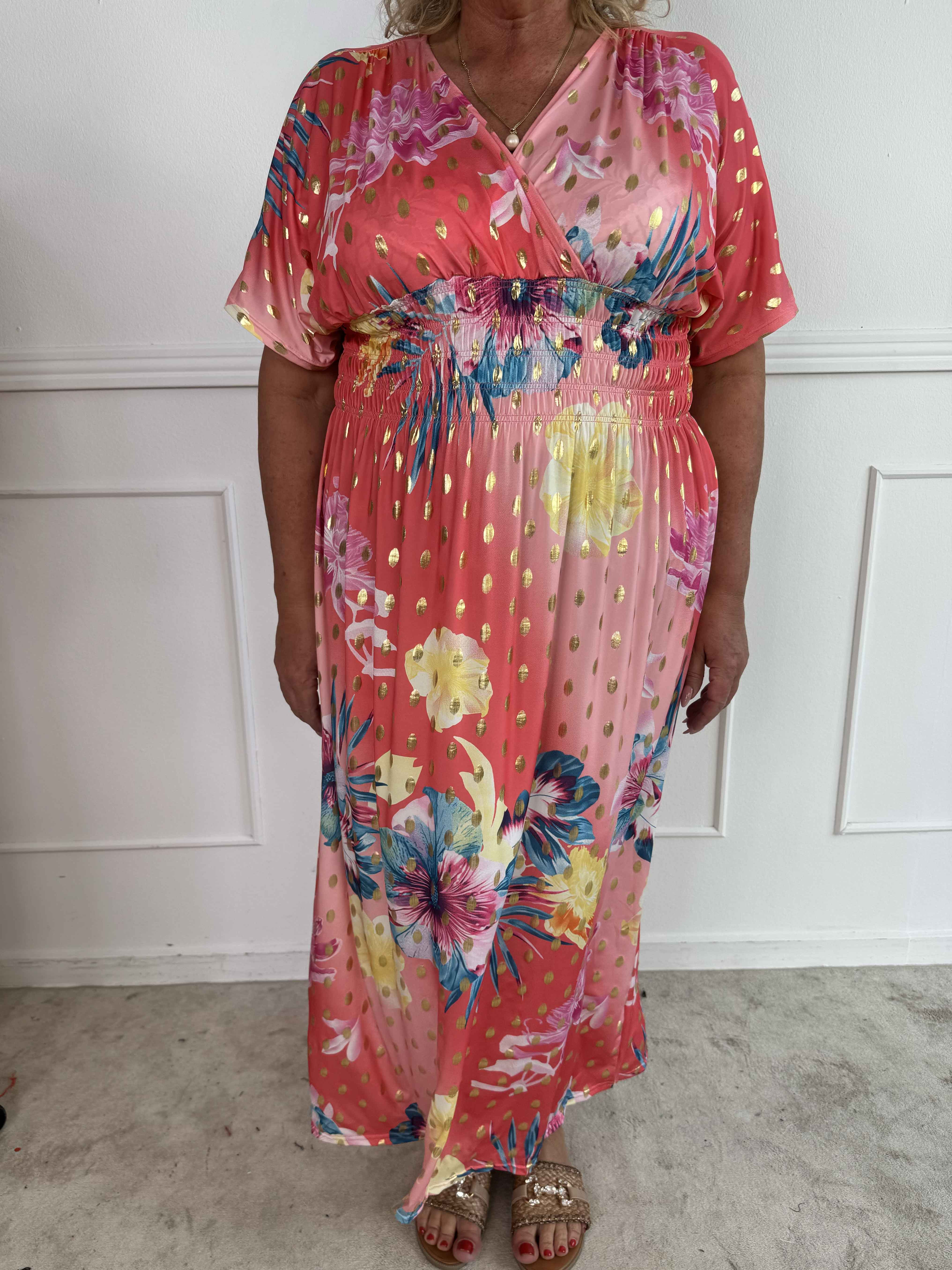 Pams Hawaii - Lång plus size klänning i stretchtyg med blommönster